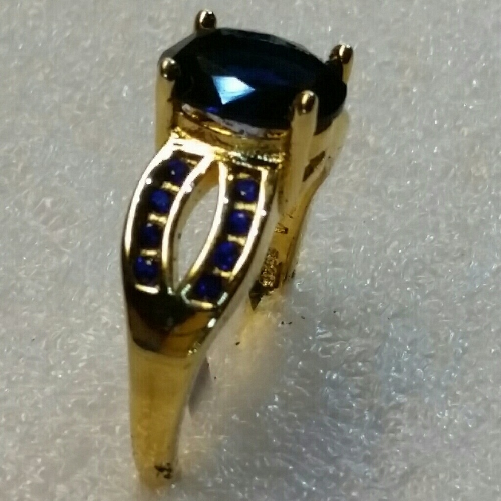 Blue sapphire and gold ring - Picture 2 of 3